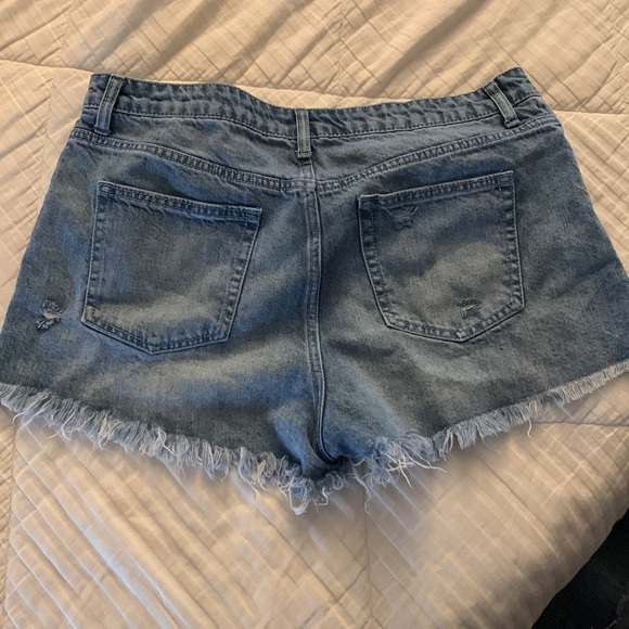 Forever 21 - High waist cut offs size 31 (10) - Picture 3 of 3